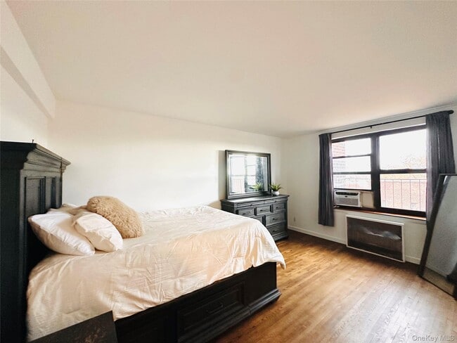 52-25 39th Rd in Queens, NY - Building Photo - Building Photo