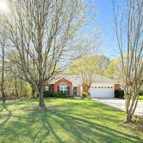 200 Chipper St in Bonaire, GA - Building Photo