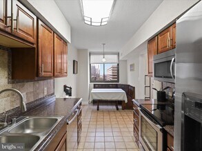 5505 Seminary Rd in Falls Church, VA - Building Photo - Building Photo