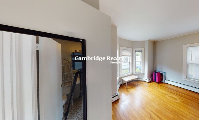 26 Hingham St, Unit 1 in Cambridge, MA - Building Photo - Building Photo