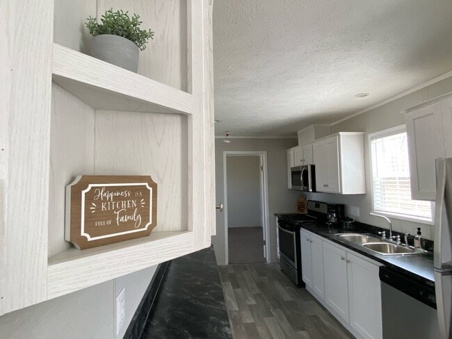 5203 Rhine Dr in Flint, MI - Building Photo - Building Photo