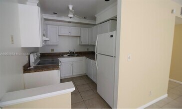6361 N Falls Cir Dr in Lauderhill, FL - Building Photo - Building Photo