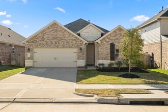 573 Newcomb Holw Dr in Conroe, TX - Building Photo - Building Photo