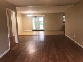 307 Moss Hill Ln in Conroe, TX - Building Photo - Building Photo