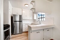 HILL420 in Santa Monica, CA - Building Photo - Interior Photo