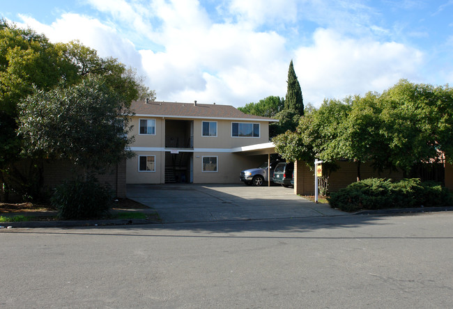 2307 Heidi Pl in Santa Rosa, CA - Building Photo - Building Photo