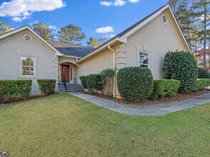 7064 Brigade Ct in Villa Rica, GA - Foto de edificio - Building Photo