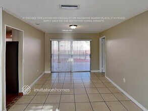 1041 NW 89th Terrace in Pembroke Pines, FL - Foto de edificio - Building Photo