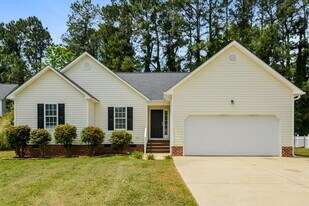 8 Atlantic Ave in Benson, NC - Building Photo