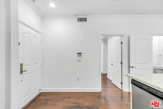 11504 Moorpark St in Los Angeles, CA - Building Photo - Building Photo