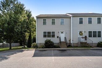 323 Commercial St in Braintree, MA - Building Photo - Building Photo