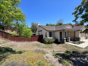 896 Arvita Ct in Oceanside, CA - Foto de edificio - Building Photo