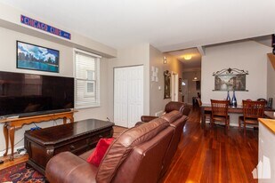 2440 N Ashland Ave, Unit 2 in Chicago, IL - Building Photo