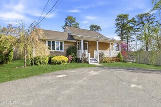 1425 Amsterdam Ave in Toms River, NJ - Building Photo - Building Photo