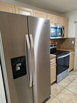 101 E 9th St, Unit 102 in Hialeah, FL - Building Photo