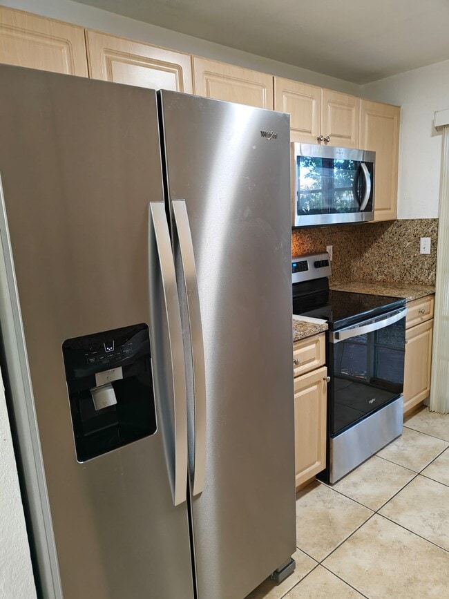 101 E 9th St, Unit 102, Unit 102