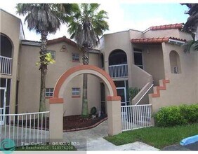 365 SW 86th Ave in Pembroke Pines, FL - Building Photo - Building Photo