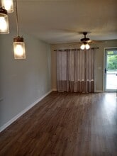 1700 Lone Oak Rd in Johnson City, TN - Building Photo - Building Photo