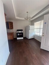 13 Thompson Rd in Alton, TX - Foto de edificio - Building Photo