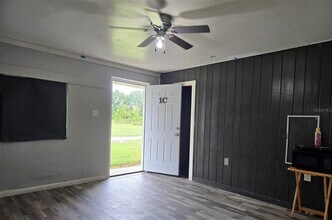 8010 SE US Hwy 301 in Hawthorne, FL - Building Photo - Building Photo