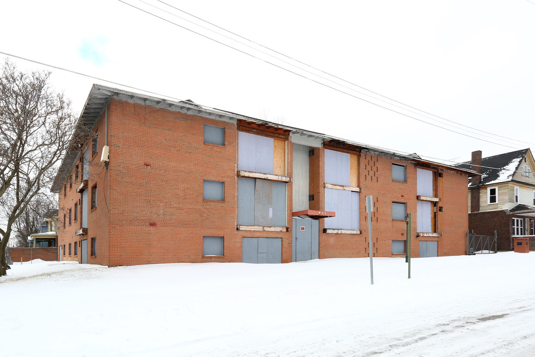 The Georgia Apartments in Flint, MI - Building Photo