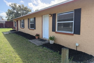 8315 N Semmes St, Unit A in Tampa, FL - Foto de edificio - Building Photo