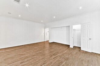 1503 S Shenandoah St, Unit 204 in Los Angeles, CA - Foto de edificio - Building Photo