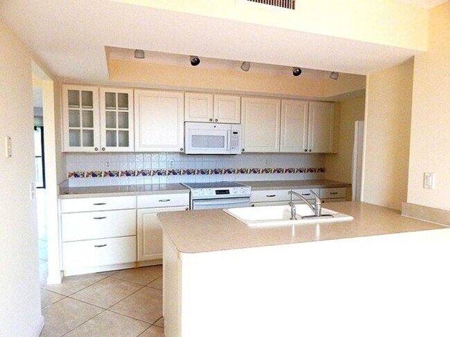 5250 Woodland Lakes Dr in Palm Beach Gardens, FL - Building Photo - Building Photo