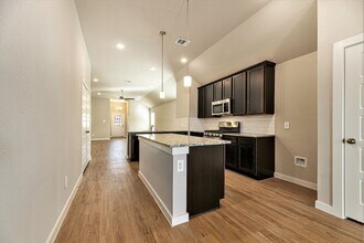 672 Roaring Fls Dr in Willis, TX - Building Photo - Building Photo