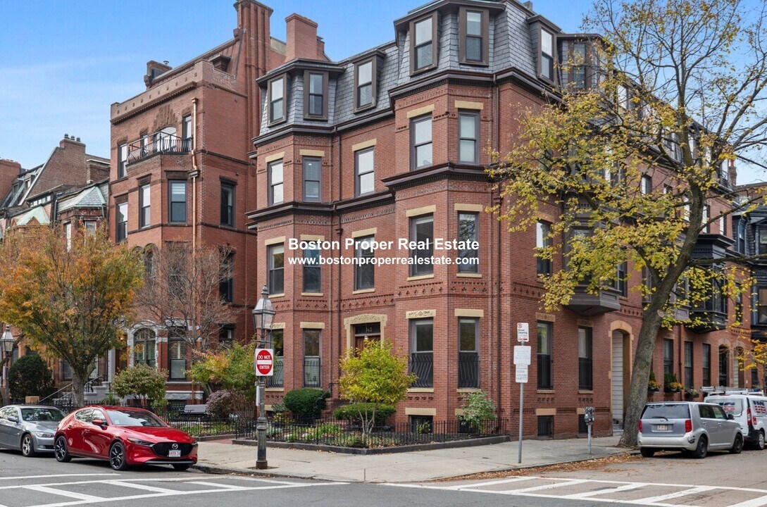 363 Marlborough St, Unit 5 in Boston, MA - Building Photo