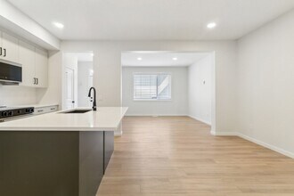 20744-20724 24 Ave NW in Edmonton, AB - Building Photo - Building Photo