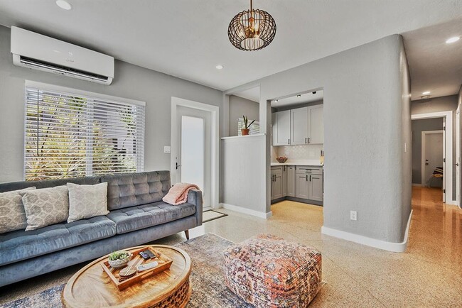 1215 NE 17th Ave in Fort Lauderdale, FL - Building Photo - Building Photo