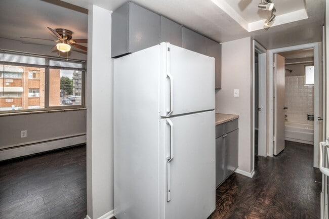 property at 809 N Dexter St