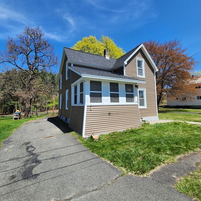 25 Kemp Ave in Troy, NY - Building Photo - Building Photo