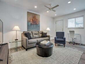 4928 Live Oak St in Dallas, TX - Building Photo - Building Photo