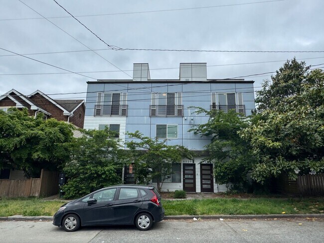 property at 8529 Interlake Ave N