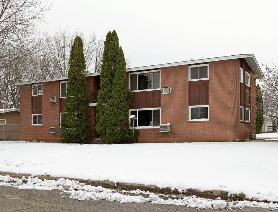 1224 7th St in Howard Lake, MN - Building Photo