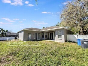 2711 King Surrey Ct in Valrico, FL - Building Photo - Building Photo