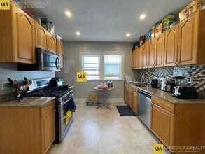 12 Berwick Rd in Medford, MA - Foto de edificio - Building Photo