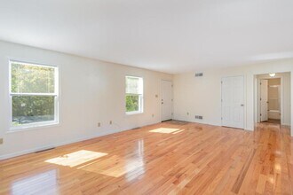 927 E Lisburn Rd in Mechanicsburg, PA - Building Photo - Building Photo