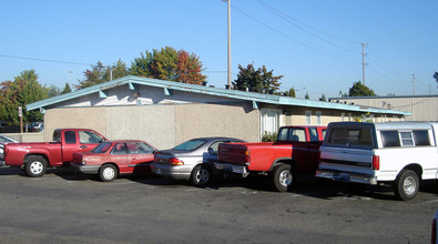 Kent Gardens in Kent, WA - Building Photo - Building Photo