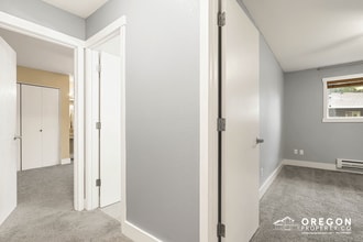 6801 SW Terri Ct in Portland, OR - Building Photo - Building Photo