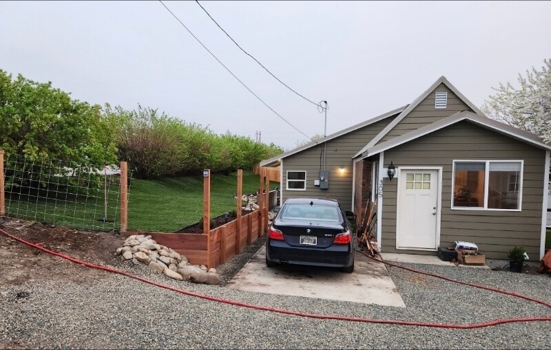 305 E Pacific St in East Helena, MT - Building Photo