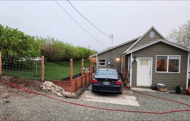 property at 305 E Pacific St