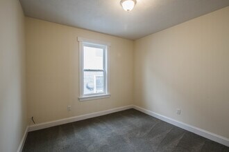 8 Seward Street, Unit 3rd Floor in Worcester, MA - Foto de edificio - Building Photo