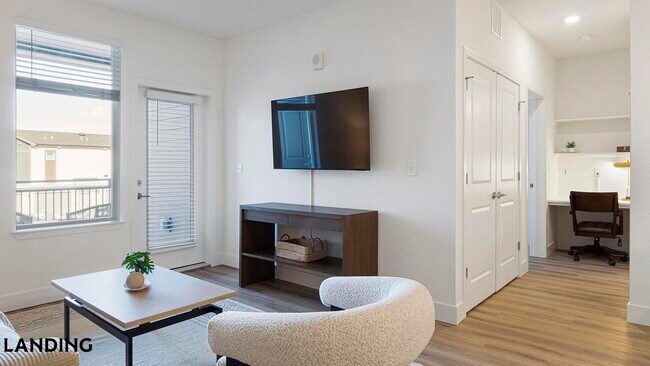 10670 Jake Jabs Blvd in Longmont, CO - Foto de edificio - Building Photo