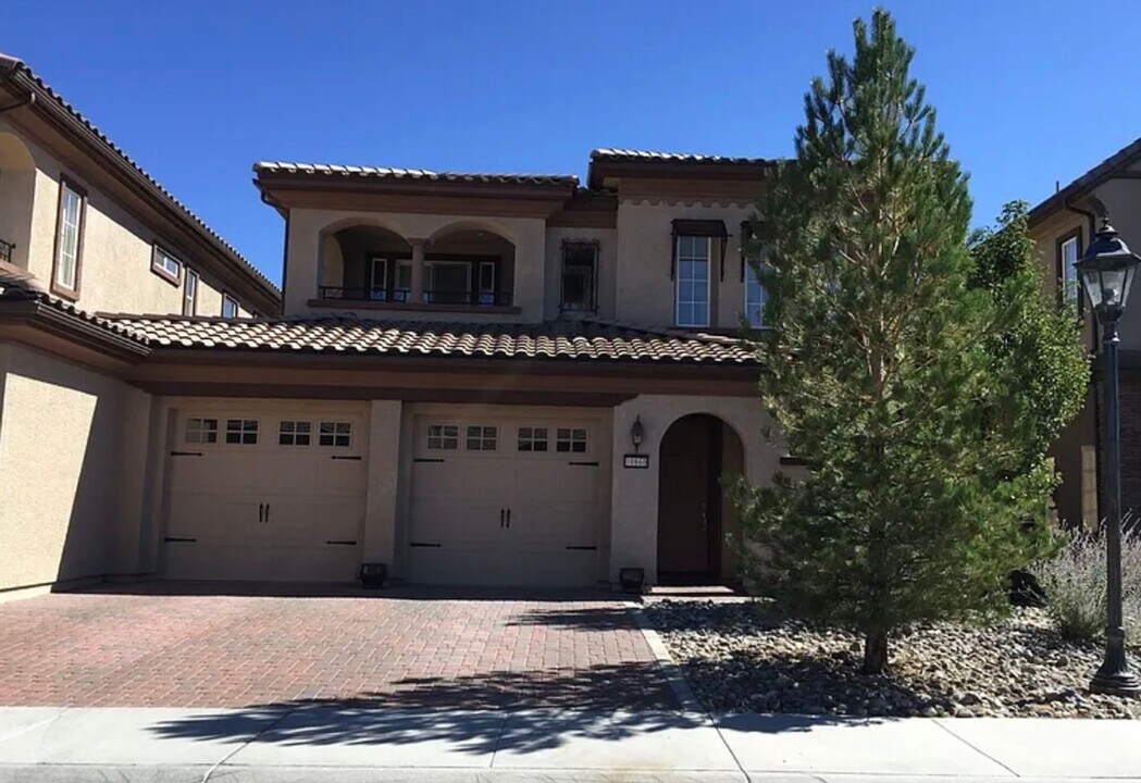 10860 Serratina Dr in Reno, NV - Building Photo