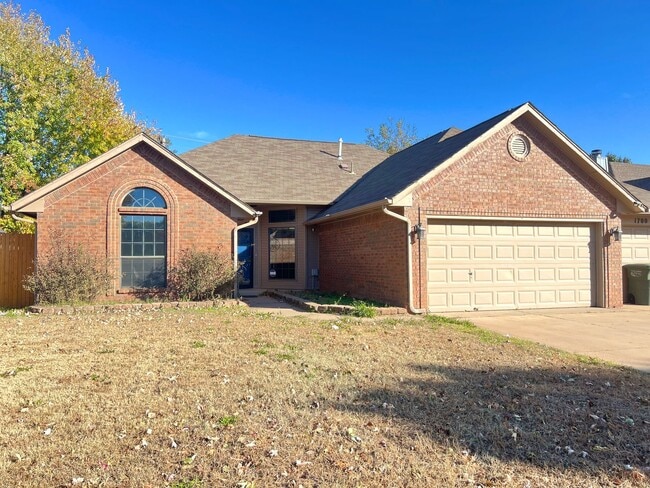 1700 Victoria Pl in Edmond, OK - Building Photo - Building Photo
