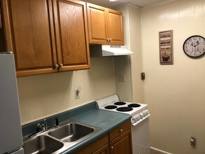 101 Woodcrest Dr, Unit B in Chapel Hill, NC - Foto de edificio - Building Photo