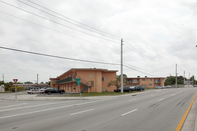 Allegro Apartments in Hialeah, FL - Foto de edificio - Building Photo